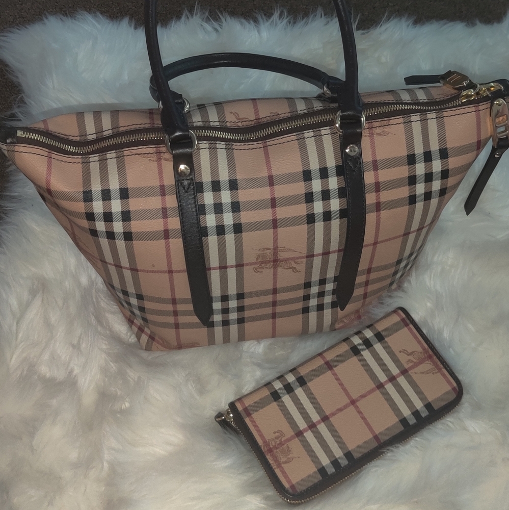 Burberry  bag and wallet - Picture 3 of 7